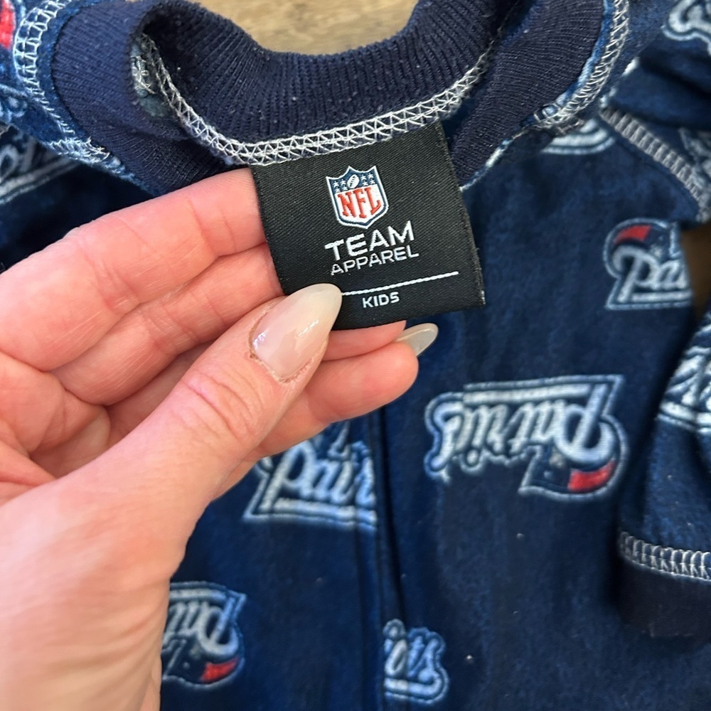 New England Patriots Baby Sleeper Size 0-3m - Picture 2 of 5
